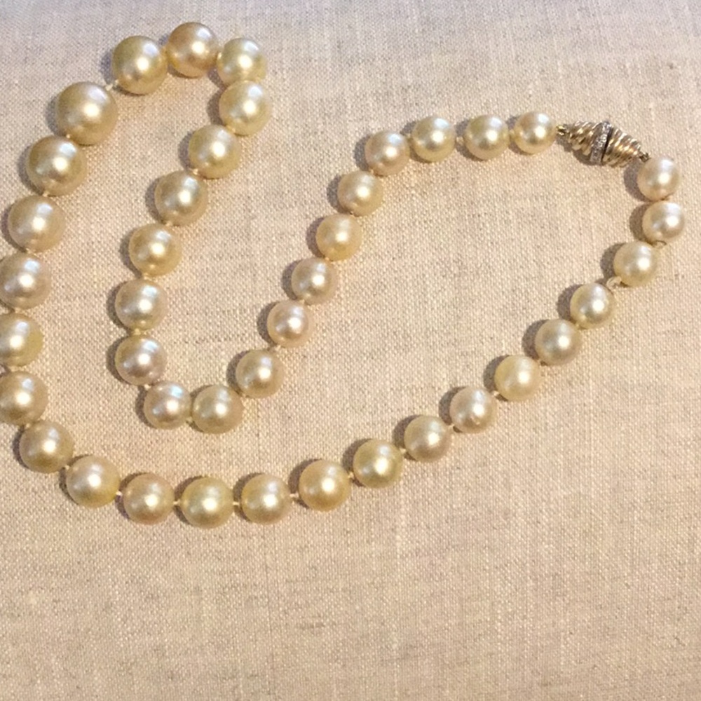 Tahitian graduated yellow South Sea pearl necklace 10mm-12mm
